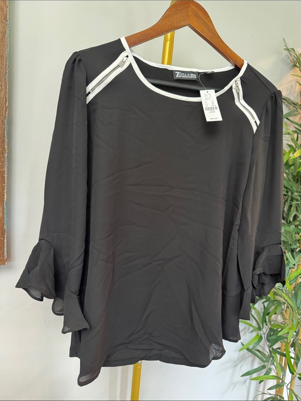 New York & Company Black polyester Blouse White Trim silver zipper accents NWT L - Picture 4 of 11